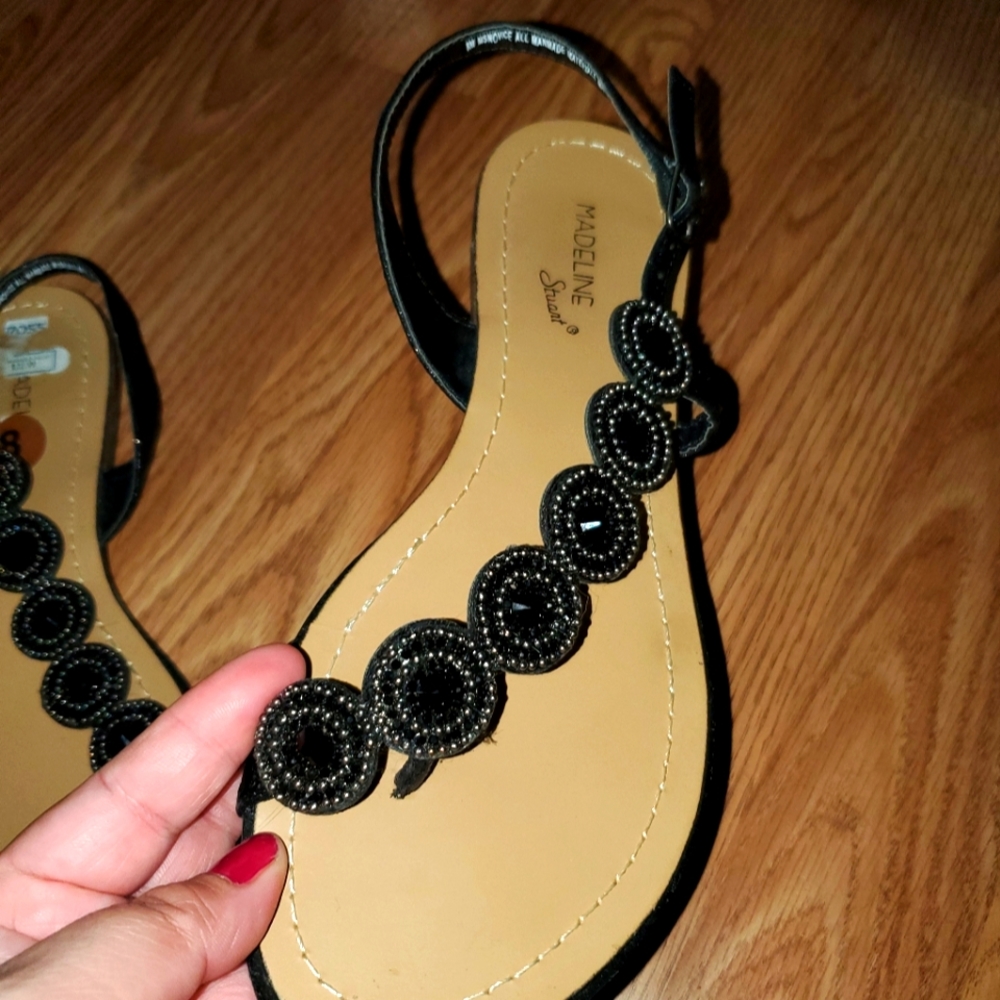 Flat sandals black